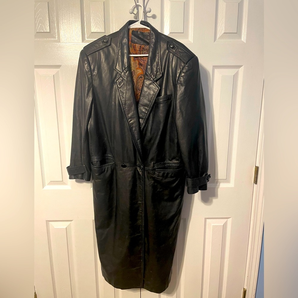 EUC Vintage Hunt Club 100% leather women’s full length coat